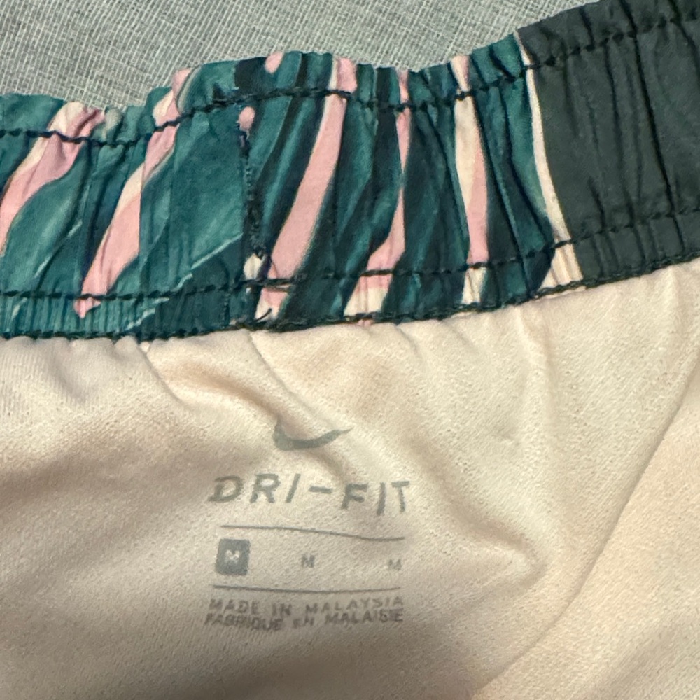 Nike Tropical Print Women's Shorts - Picture 3 of 9